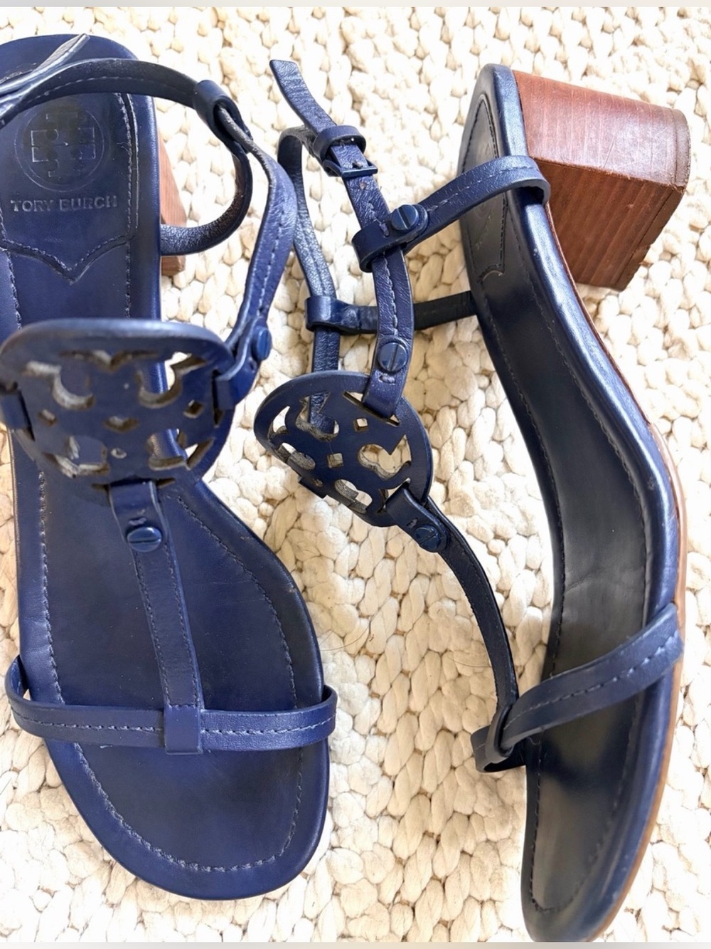TORY BURCH Miller Navy Blue Leather Logo  T-Strap Block Heel Sandals Womens 8.5